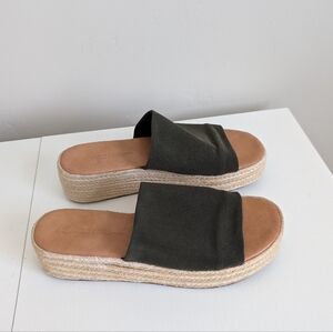 Wild Diva Women's Olive Green Wedge Sandals Size 8.5